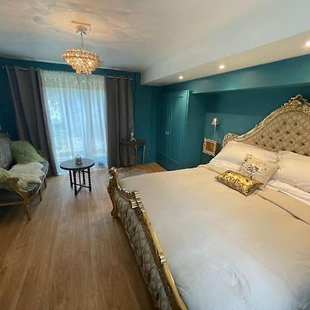 The Big Cosy Boudoir Bed + Hot Tub Appartement Harvington Buitenkant foto